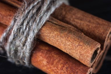 Tarçın sopa mulled şarap