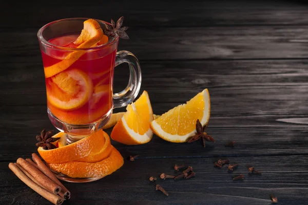 Sıcak lezzetli mulled şarap