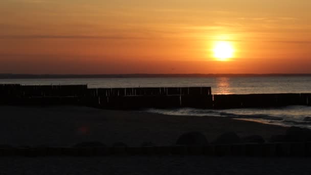 Puesta Sol Naranja Mar Báltico Octubre — Vídeo de stock