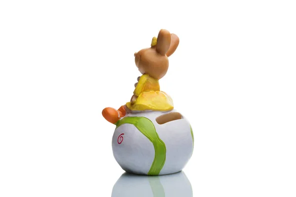 Beyaz arkaplanda tavşan