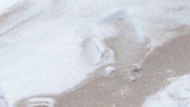 Karlı plaja kum ile genel bakış