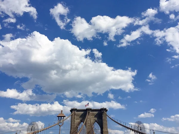 구름 하늘 브루클린 다리 — 스톡 사진