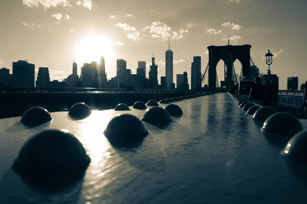 The structure of Brooklyn bridge and buildings with sunset in vintage style, New York — Stock Photo, Image