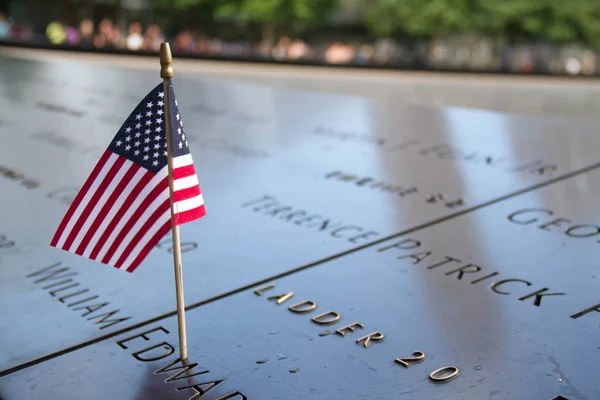 911 Memorial Fountain Egy Amerikai Zászló Zár Megjelöl Kilátás Ban Stock Kép
