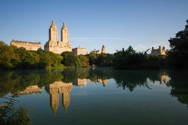 Central Park, New York, gölde binalar yansıtacak