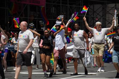 Gay Pride Parade insanlarda Manhattan, New York, 25 Haziran 2017: