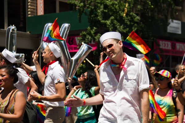 Manhattan, New York, 25 giugno 2017: persone in costume alla Gay Pride Parade — Foto Stock