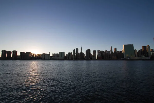 Budynków na Manhattanie w cieniu wieczorem — Zdjęcie stockowe