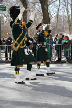 Manhattan, New York 17 Şubat 2017: geçit töreni ve st patrick's day kitleye Central Park'ta