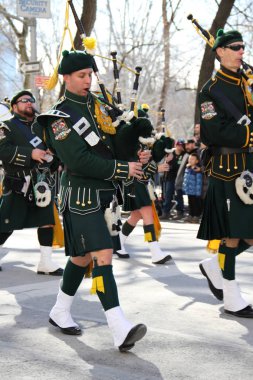 Manhattan, New York 17 Şubat 2017: st patrick's day geçit bir müzisyen