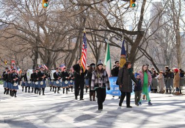 Manhattan, New York 17 Şubat 2017: st patrick's day Central Park yanındaki geçit bir parçası