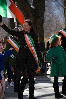 Manhattan, New York 17 Şubat 2017: geçit st patrick's day ve ağaçlar Central Park'ta bir parçası
