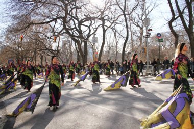 Manhattan, New York 17 Şubat 2017: gardiyan geçit st patrick's day ve Central Park, ağaçlar