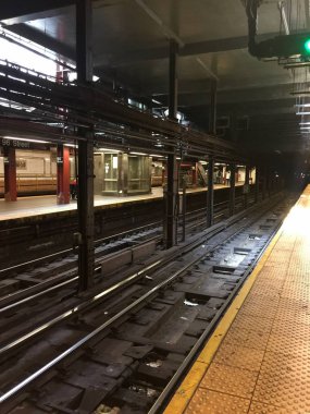 Manhattan, New York, 15 Haziran 2017: metro 96 Street Metro istasyonu platformu