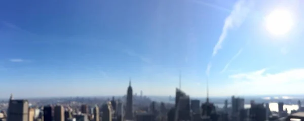 ぼやけてパノラマ スタイルで青空と空撮でニューヨーク市 — ストック写真