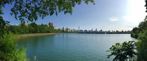 Lago Central Park Edificios Nueva York Panorama — Foto de Stock