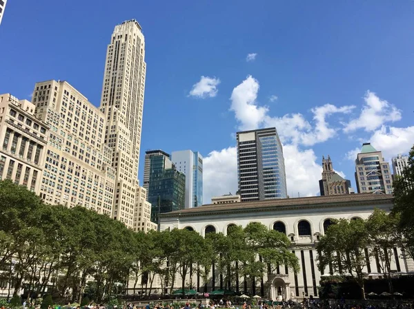 Edificios Manhattan Parque Verano — Foto de Stock