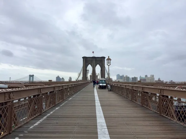 Arco Del Puente Brooklyn Pasarela Con Cielo Nublado Oscuro Nueva — Foto de Stock