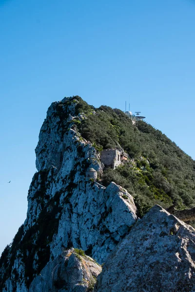 可俯瞰西班牙海岸线的直布罗陀岩石 — 图库照片