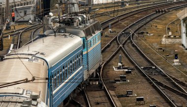  eski Ukraynalı Demiryolları tren gidiyor