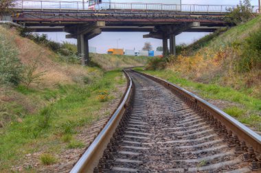 Demiryolu Köprüsü ile yukarıdaki takip