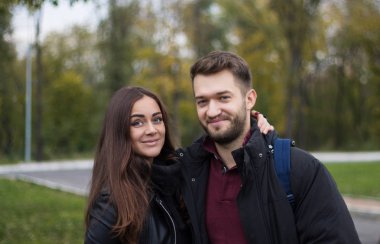 Genç güzel çift portre çekim