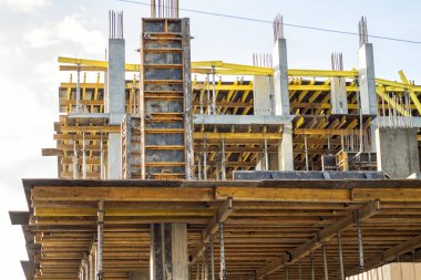 Yüksek binalar yapım aşamasında
