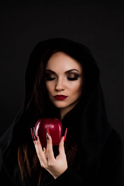 Stepmother watching at  poisoned red apple — Stock Photo, Image