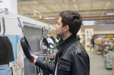 erkek müşteri seçimi