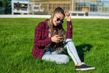 onun Smartphone'da sohbet dreads zizi kızla cornrows