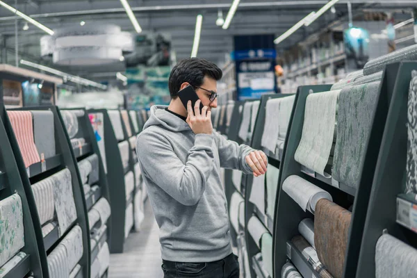 customer buying wallpaper in the car supermarket