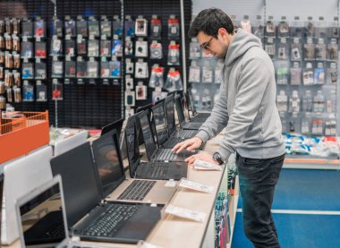 modern erkek müşteri dizüstü bilgisayar shop seçimi