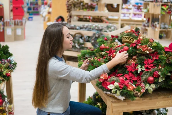 Müşteri kadın seçerek Noel süsleri