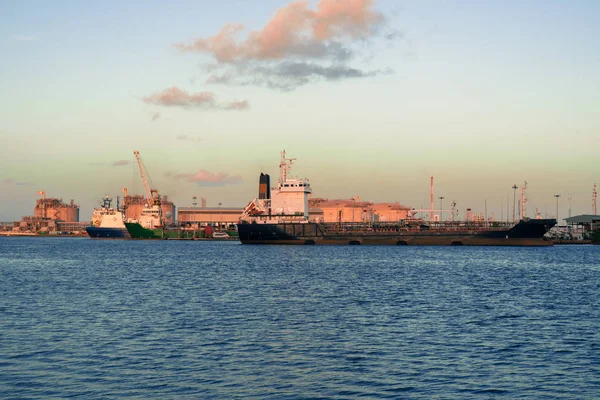海上油气工业的物流与运输, 港口船舶 — 图库照片