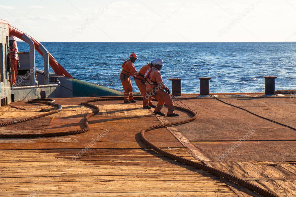 AHTS vessel doing static tow tanker lifting. Ocean tug job