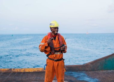 Denizci Ab veya offshore gemi veya gemi güverte Lostromo KKE giyiyor