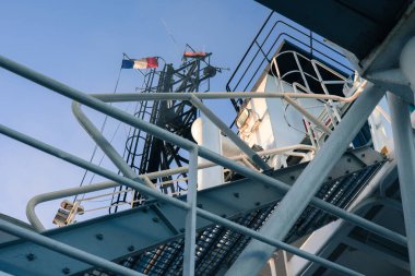 Fransız gemi güverte Fransa bayrağı ile açık görünüm