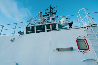 İş sırasında OV ahts ya da psv gemisinin üst yapısı