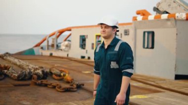 Güverte gemi veya gemi deniz güverte subayı veya Şef dostum