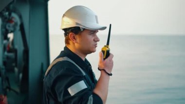 Güverte gemi veya gemi deniz güverte subayı veya Şef dostum