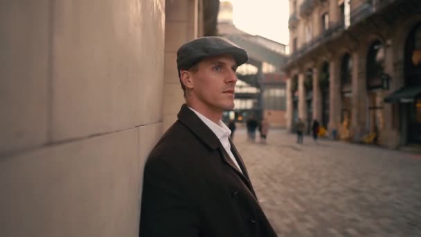 Old Fashion Man az 1920-as évekből Angliából. — Stock videók