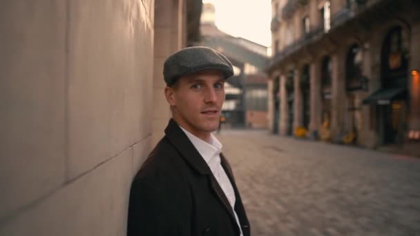 Old Fashion Man az 1920-as évekből Angliából. — Stock videók