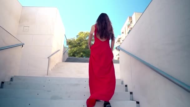 Beautiful woman in red elegant dress. Urban white background — 비디오