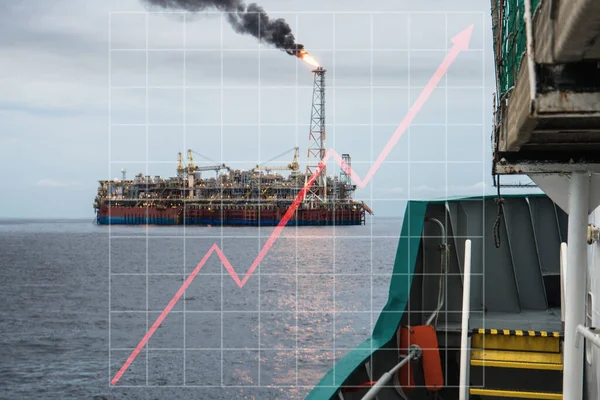 离岸海洋产业成长的概念与不断增长的图形.油价上涨。FPSO油田油轮 — 图库照片