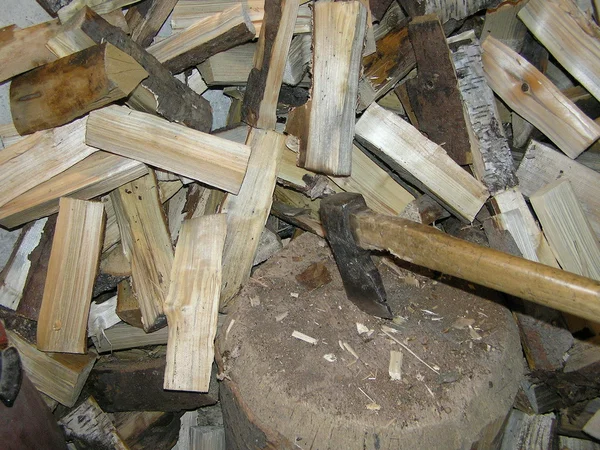 Balta ve yakacak odun — Stok fotoğraf