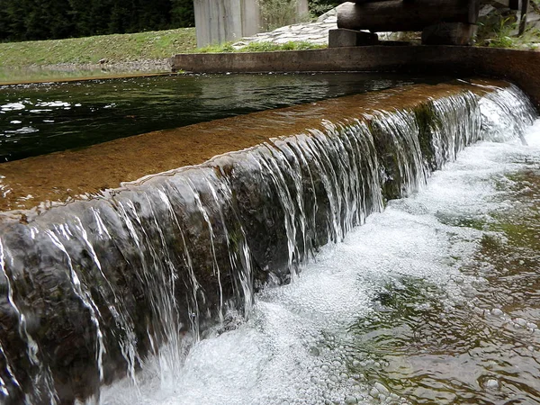 Nehrin yapay cascade, — Stok fotoğraf