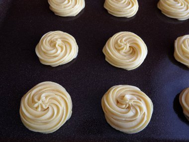 Krem puf kek (pasta yüzük)