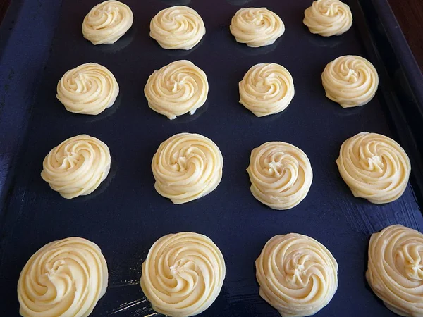 Cream puff rings cakes (eclair) — Stock Photo, Image