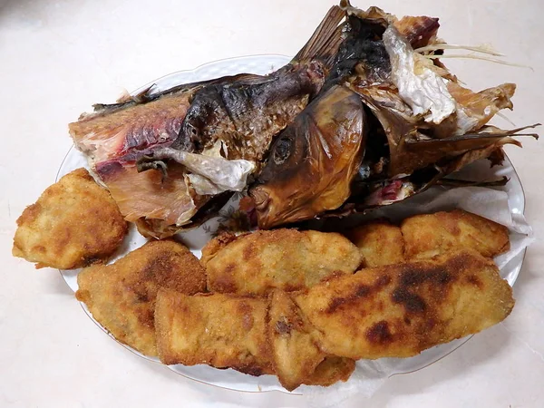 Smoked and fried carp — Stock Photo, Image