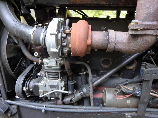 Крупний план старого тракторного двигуна — стокове фото